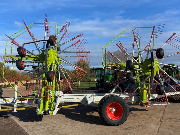 Claas Liner 3600 4 rotor rake