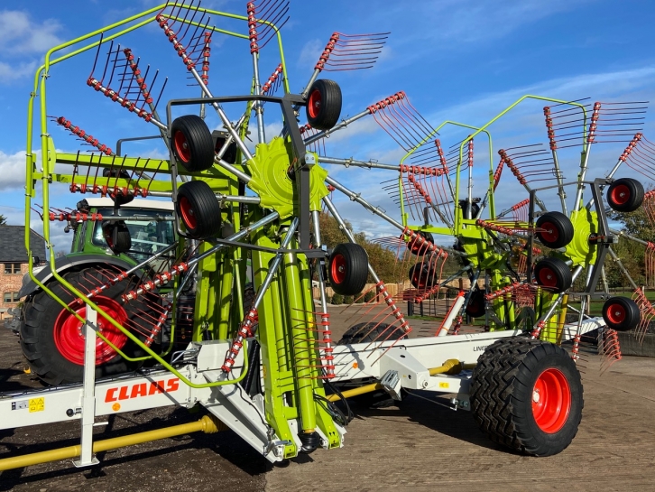Claas Liner 3600 4 rotor rake
