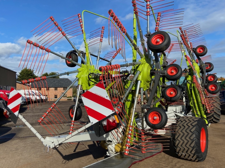 Claas Liner 3600 4 rotor rake