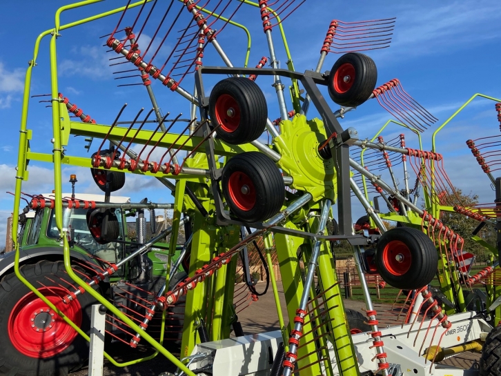 Claas Liner 3600 4 rotor rake