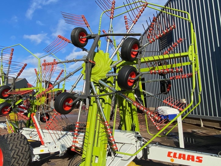 Claas Liner 3600 4 rotor rake