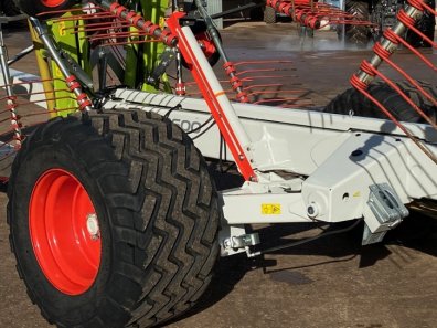Claas Liner 3600 4 rotor rake