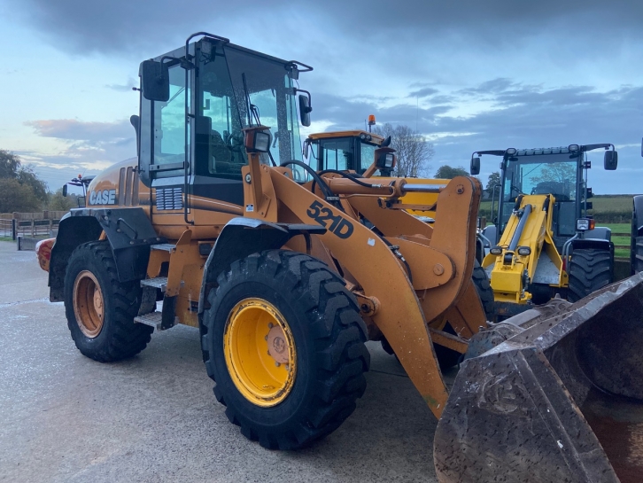 Case 521D loading shovel