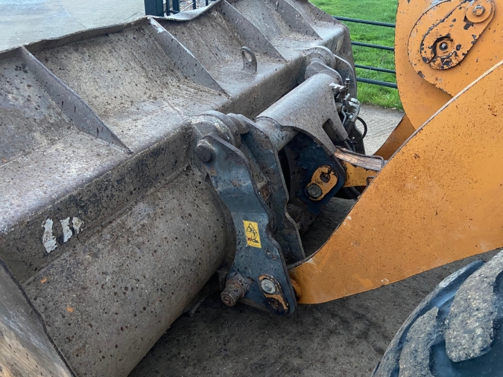 Case 521D loading shovel