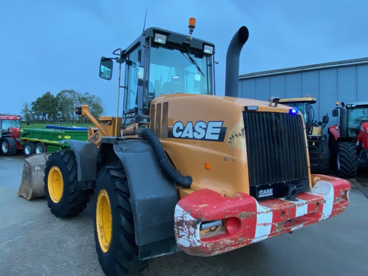 Case 521D loading shovel