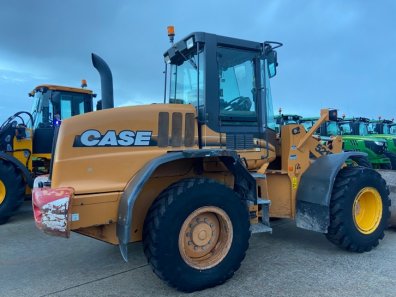 Case 521D loading shovel