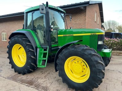 John Deere 6910