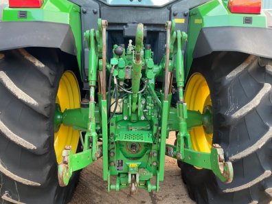 John Deere 6910
