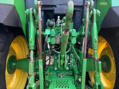 John Deere 6910