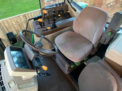 John Deere 6910