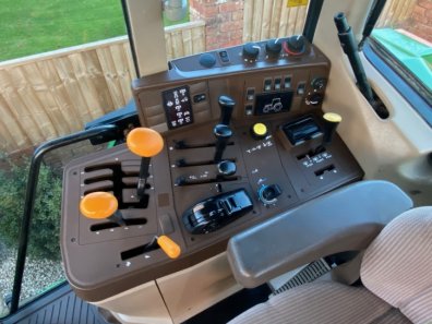 John Deere 6910