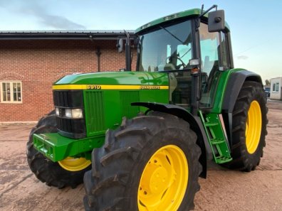 John Deere 6910