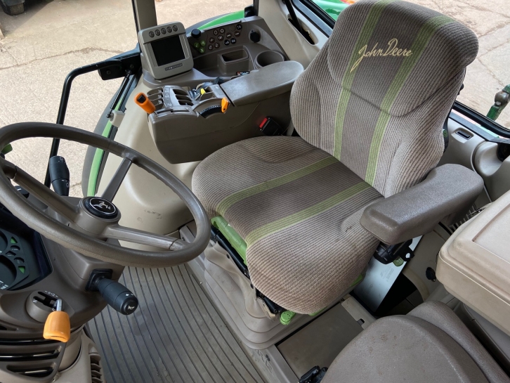 John Deere 6930