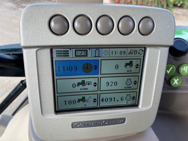 John Deere 6930