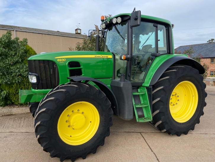 John Deere 6930