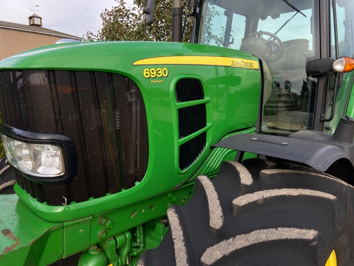 John Deere 6930