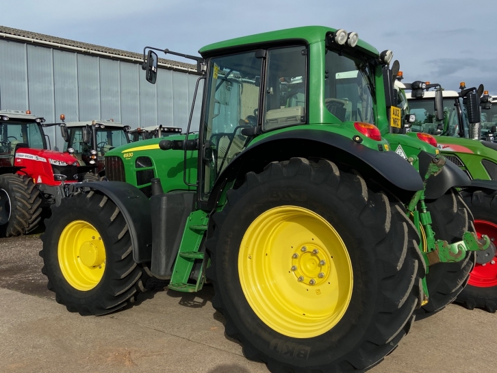 John Deere 6930