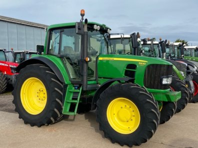John Deere 6930