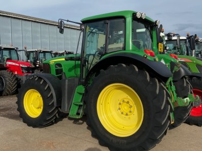 John Deere 6930
