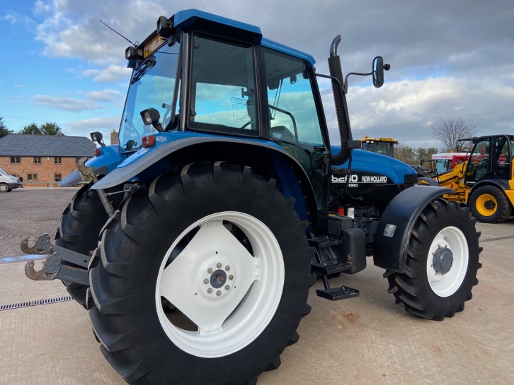 New Holland 8260