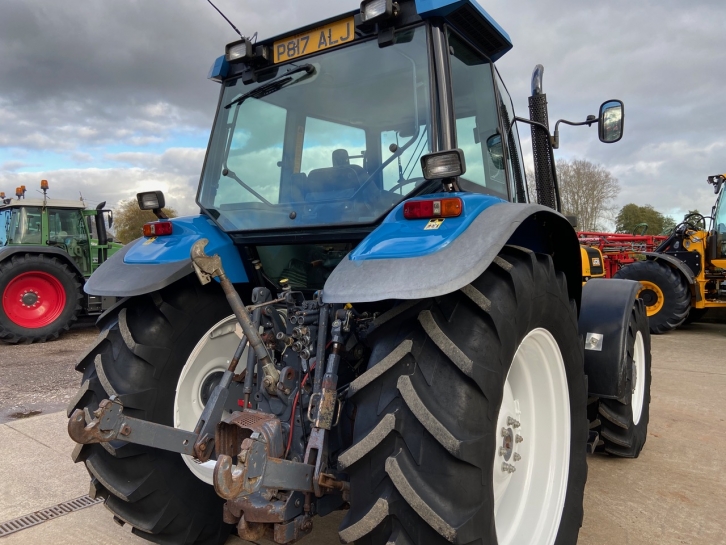 New Holland 8260