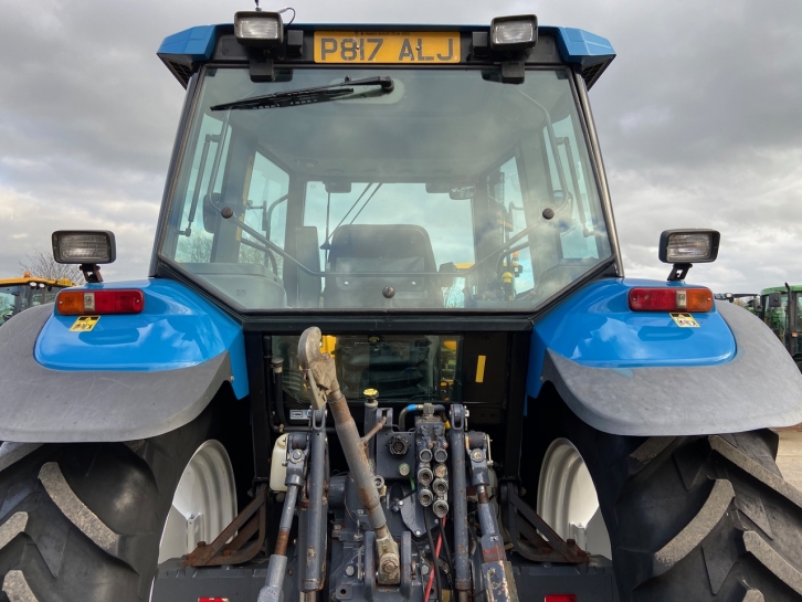 New Holland 8260