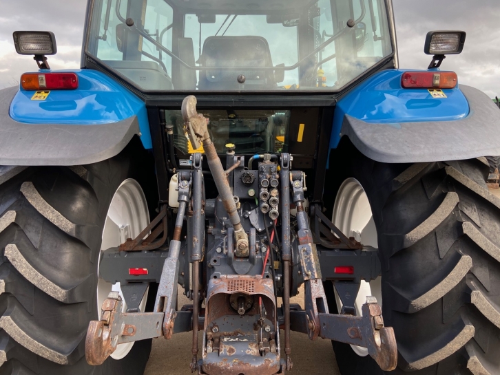 New Holland 8260