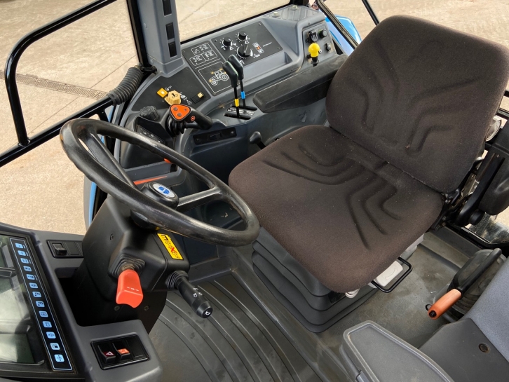 New Holland 8260