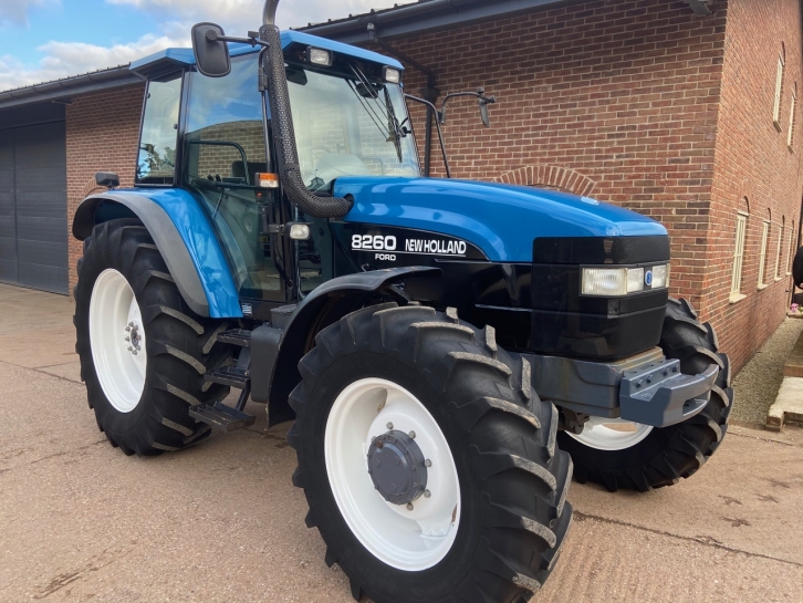 New Holland 8260