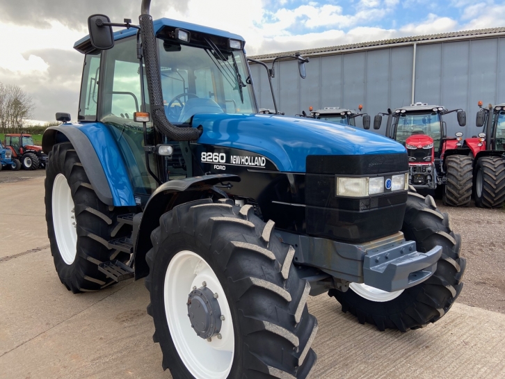 New Holland 8260
