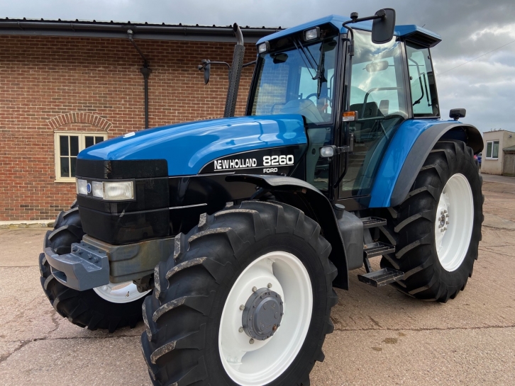 New Holland 8260