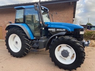 New Holland 8260