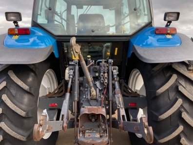 New Holland 8260