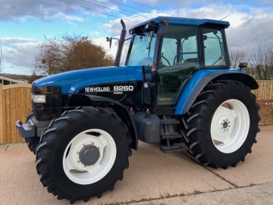 New Holland 8260
