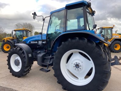 New Holland 8260
