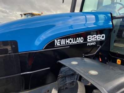 New Holland 8260