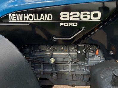 New Holland 8260