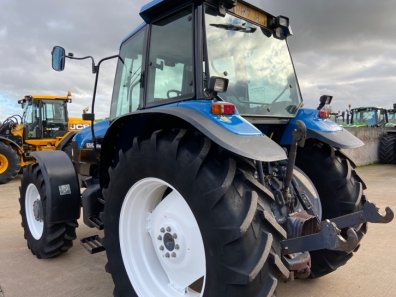 New Holland 8260