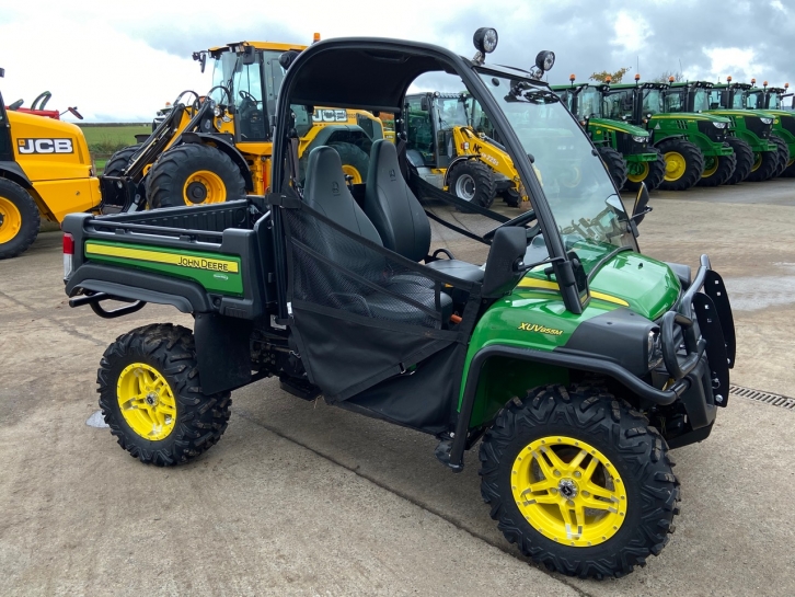 John Deere XVU 855M Gator