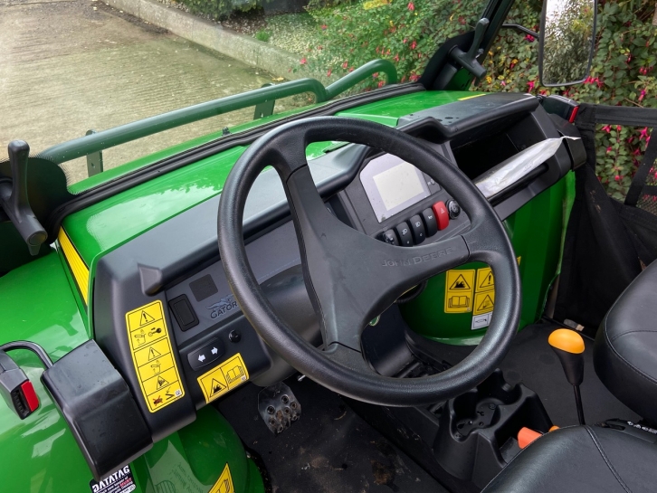 John Deere XVU 855M Gator