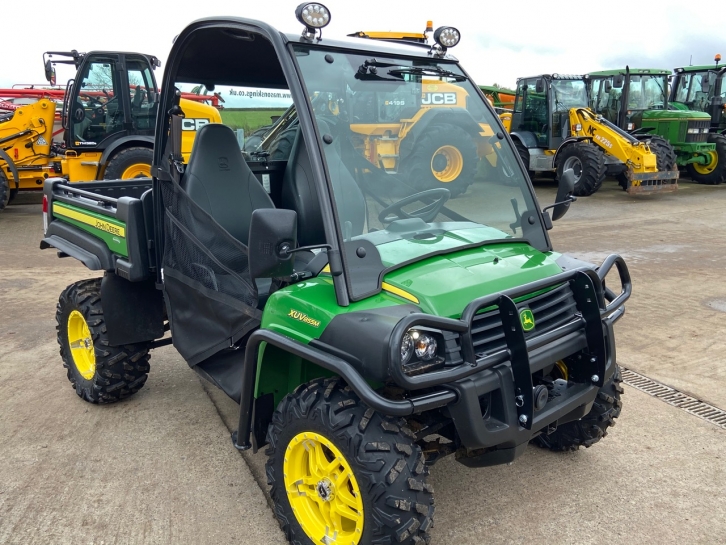 John Deere XVU 855M Gator