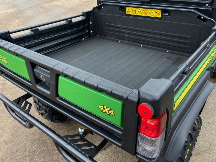 John Deere XVU 855M Gator
