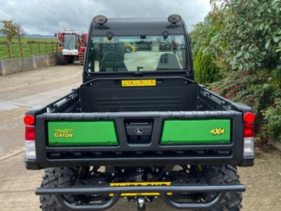 John Deere XVU 855M Gator