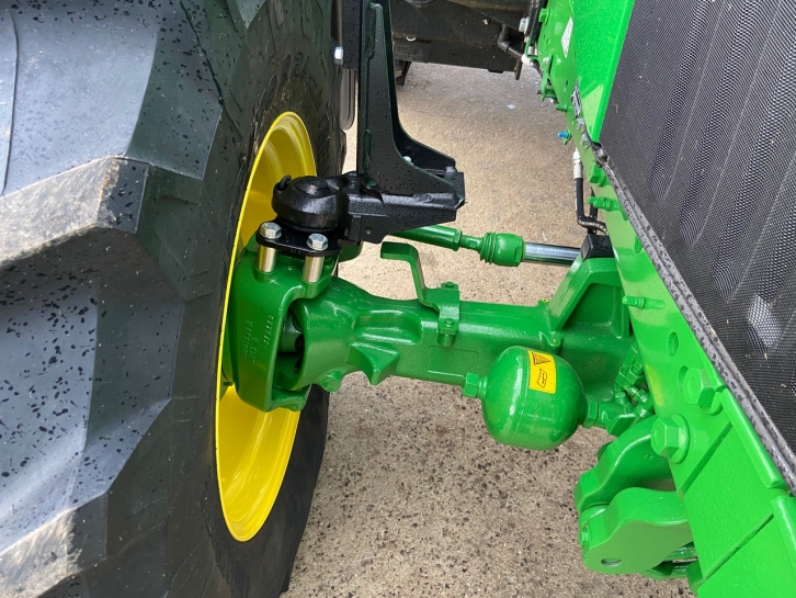 John Deere 6120M
