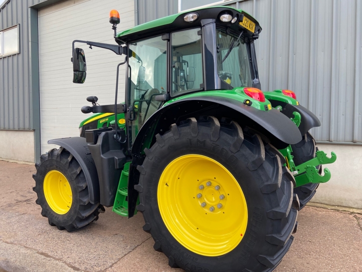 John Deere 6120M