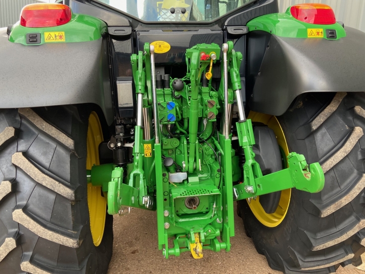 John Deere 6120M