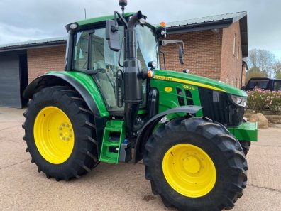John Deere 6120M
