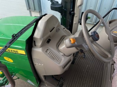 John Deere 6120M
