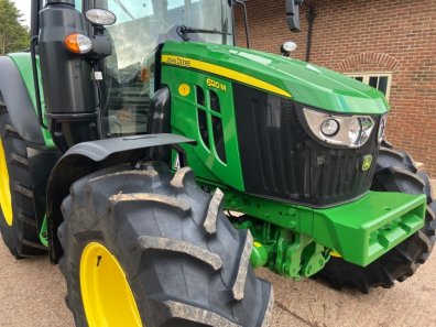 John Deere 6120M