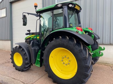 John Deere 6120M